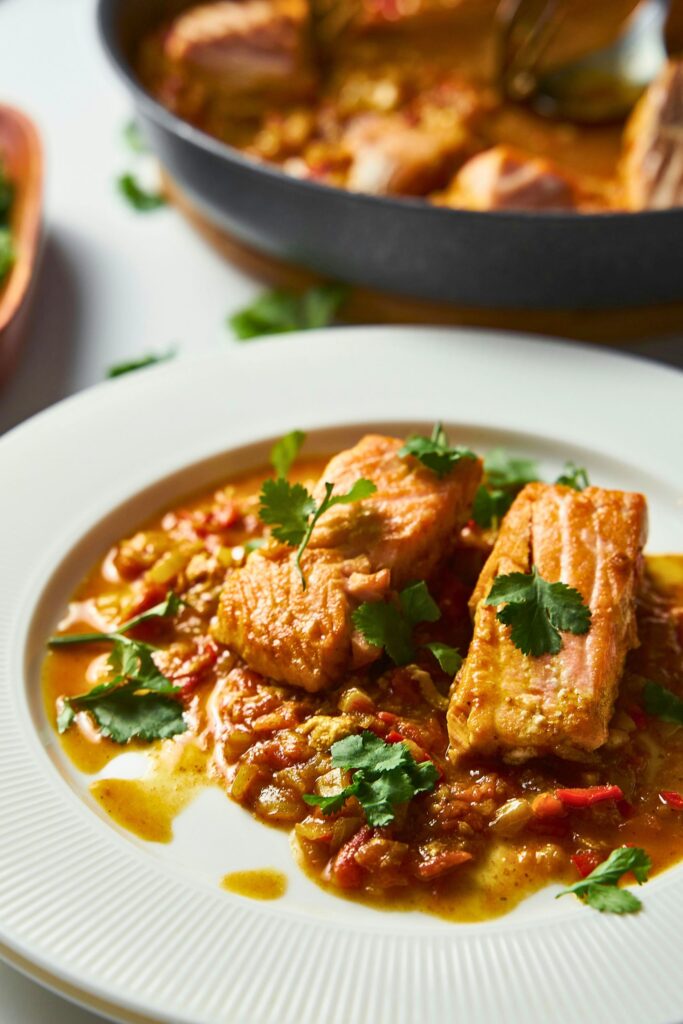 Thalapath fish curry served in a traditional Sri Lankan style